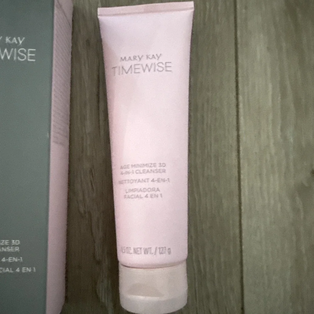 NIB Mary Kay TimeWise Age Minimize‎ 3D 4-in-1 Cleanser 4.5oz